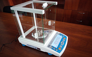 <span style="font-weight: bold;">Аналитические и лабораторные весы</span>